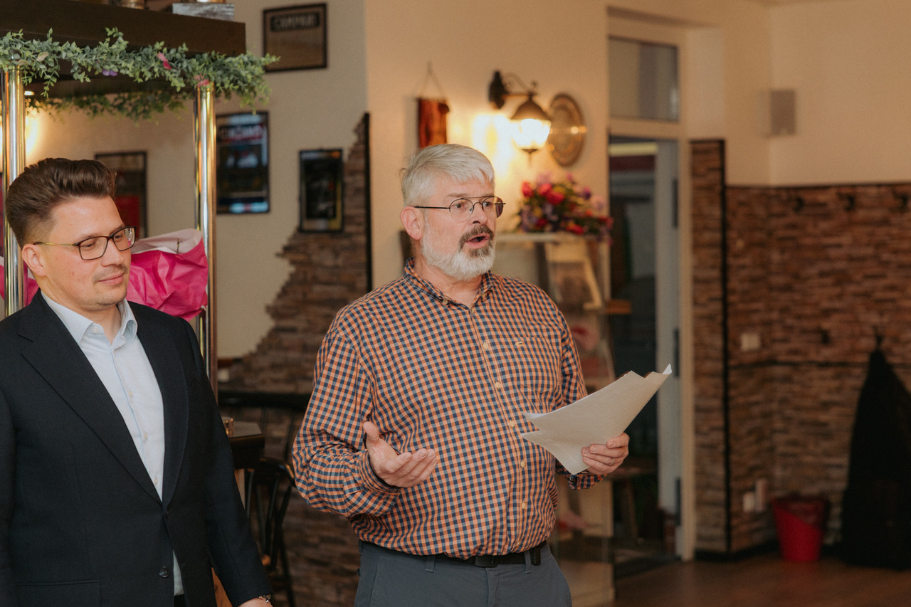 Detlef Trappe, Vorsitzender im Sportausschuss (rechts)
Niklas Gra�elt, MdA (links)